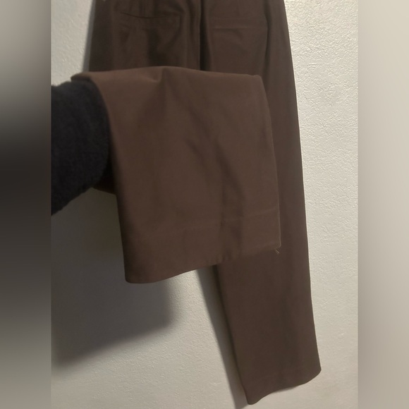 Lululemon Utilitech Relaxed-Fit Mid-Rise Trouser - Picture 16 of 16